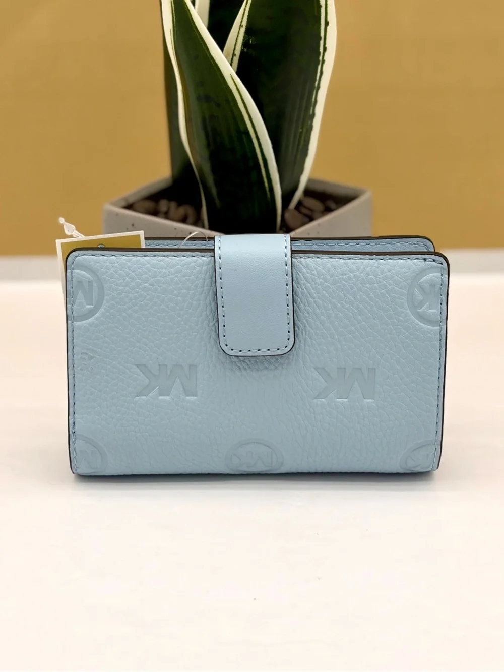 MICHAEL KORS Jet Set Travel Medium Logo Debossed Billfold Wallet